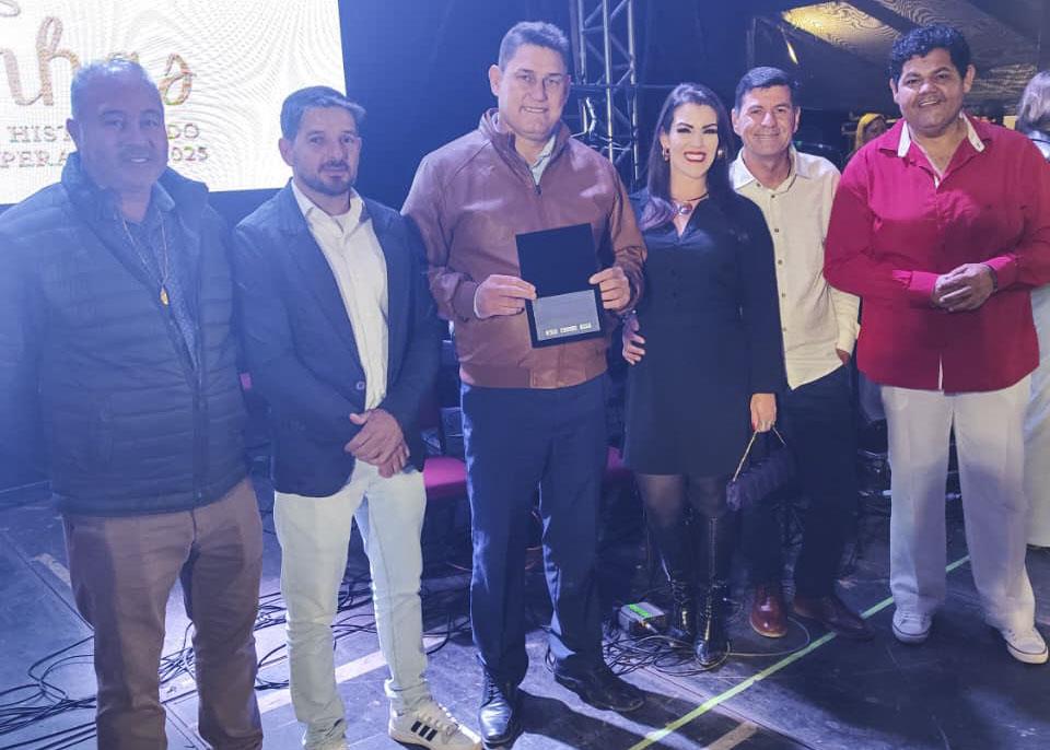 ⭐🎄 Natal nas Montanhas 2025 iluminou Monte Verde e a Câmara  foi homenageada!