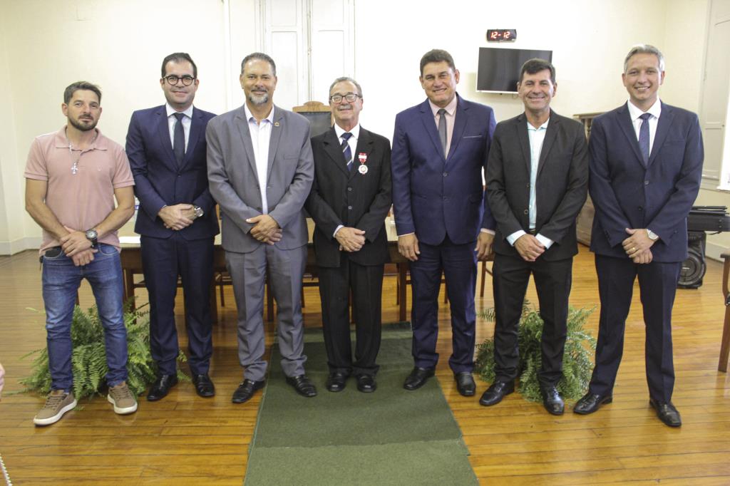 🎖️🏛 Câmara participa da entrega da Medalha Desembargador Hélio Costa, uma das maiores honrarias do nosso estado!