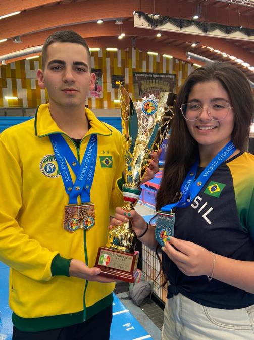 Atletas de Caçapava conquistam campeonato de karatê na Itália