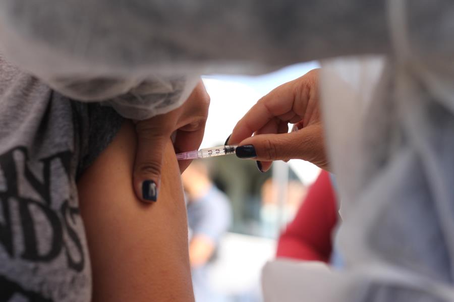 População em situação de rua recebe vacinação contra a COVID-19 e Influenza