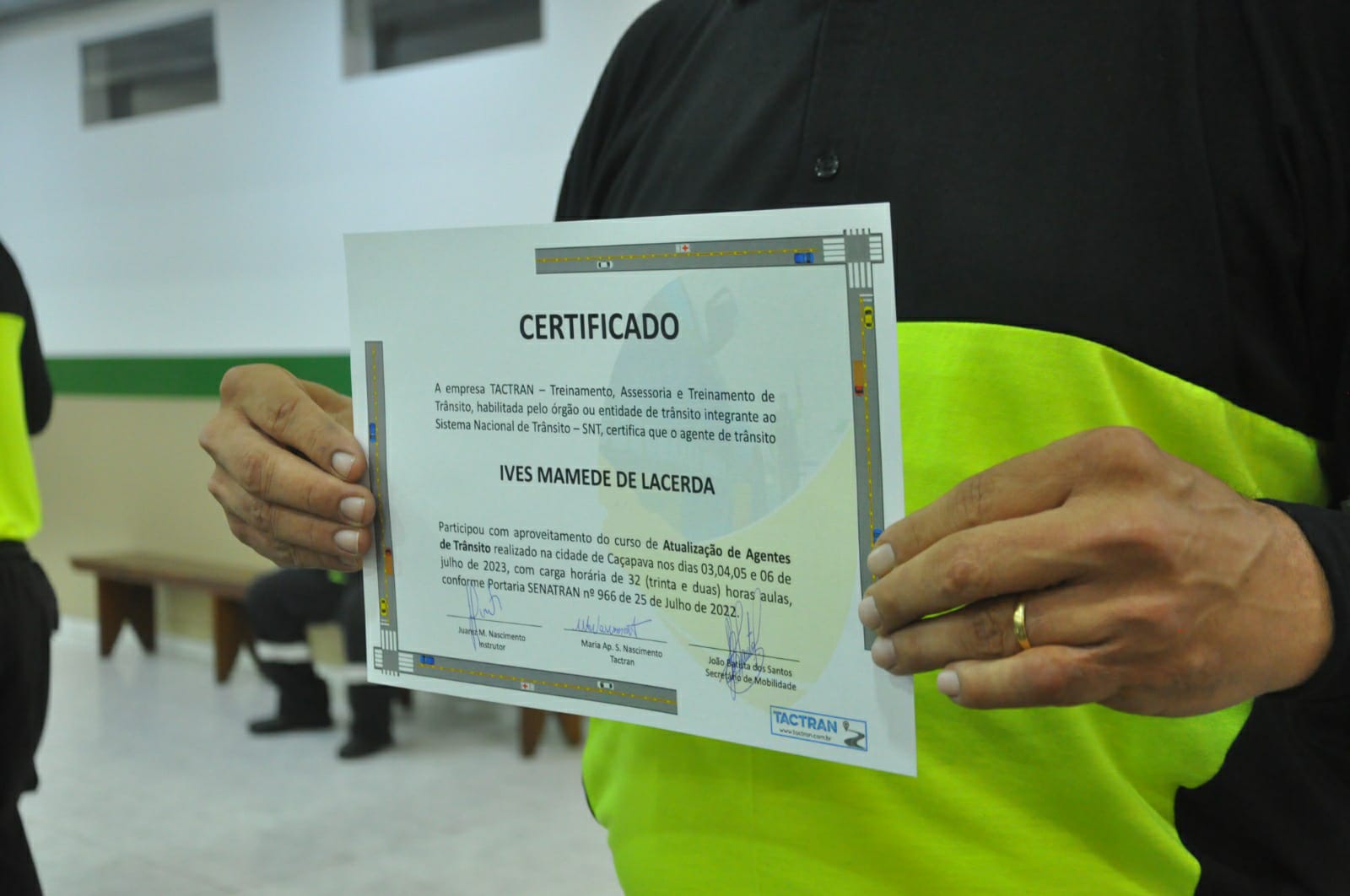 Agentes de trânsito recebem certificado pelo curso de atualização na última quinta-feira 