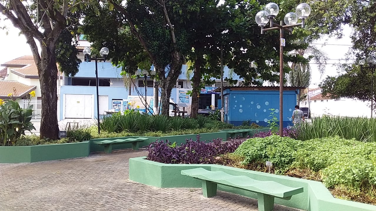 Prefeitura realiza pintura e manutenção da Praça São José Operário