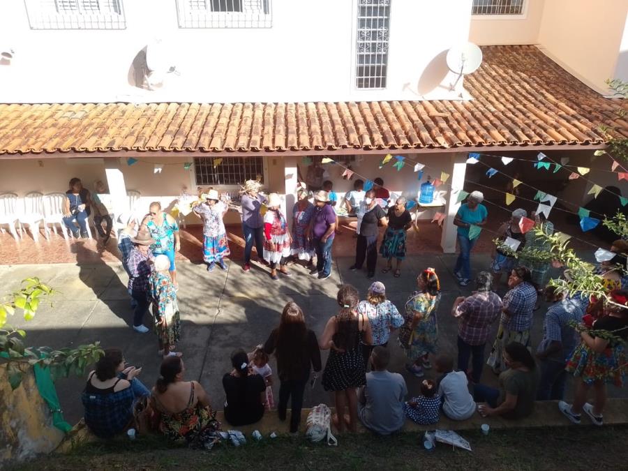 CRAS realizou Festa Julina para promover a integração entre idosos e adolescentes