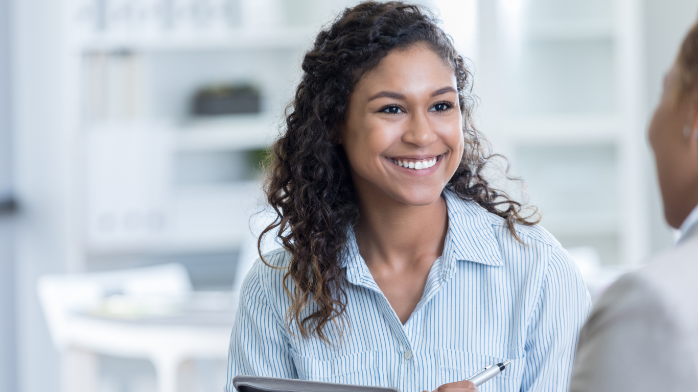 Curso gratuito de Auxiliar Administrativo: confira novo local para as aulas