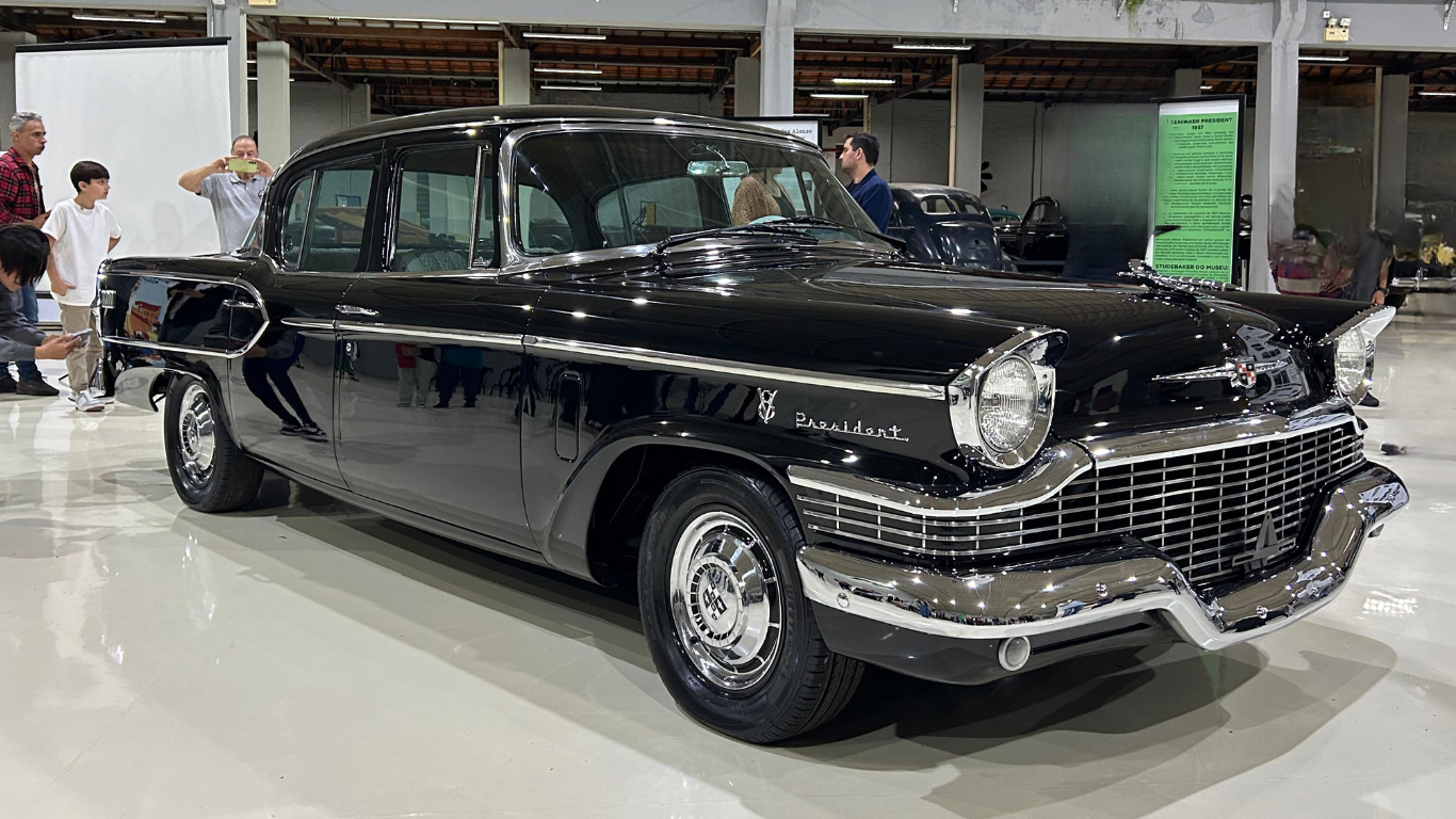 Museu Roberto Lee celebra entrega oficial do Studebaker President 1957 restaurado