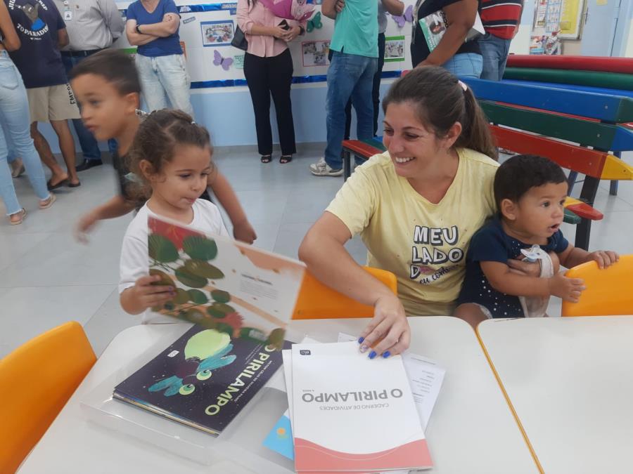 Caçapava faz entrega de maletas literárias para alunos da Educação Infantil