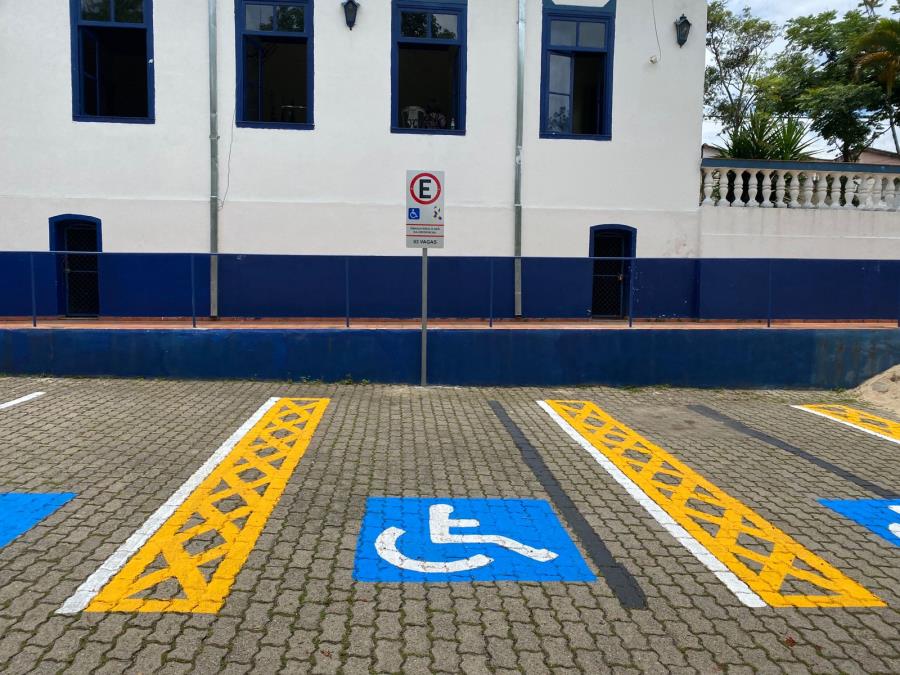 Moçota recebe nova sinalização nas vagas de estacionamento