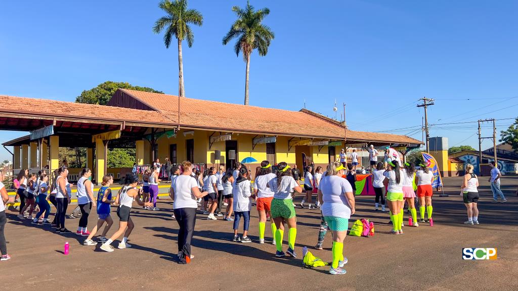 🌈💥 A Estação ficou tomada por cores, energia e muita animação!