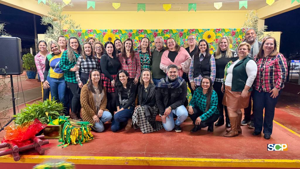 🌽🎉 O clima de festa junina segue animando Santa Cruz das Palmeiras!