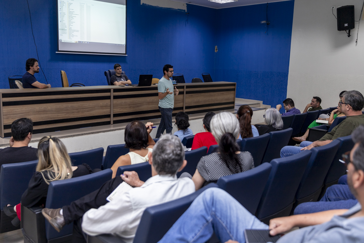 Eletres promove formação sobre elaboração de pedido para contratação