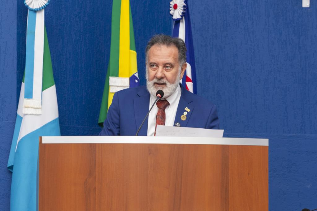 Daniel da Farmácia pede melhorias em infraestrutura pela cidade