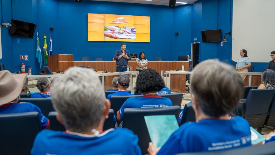 Câmara recebe segunda turma de idosos para Visita Guiada