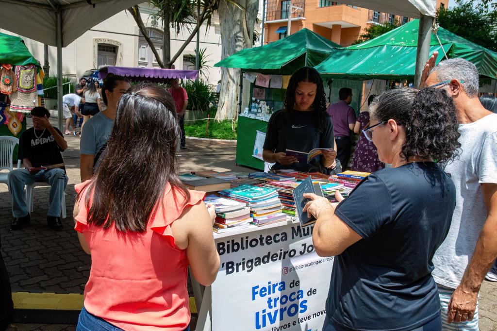 FEIRA DE TROCA DE LIVROS CONVIDA LEITORES A RENOVAR ESTANTES E DESCOBRIR NOVAS HISTÓRIAS