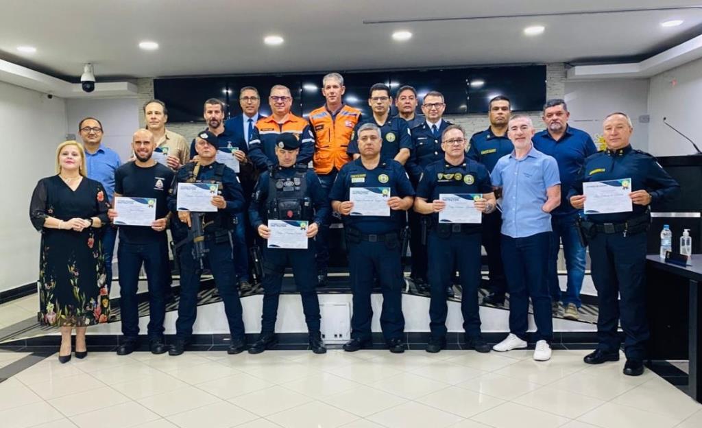 CERIMÔNIA ENTREGA CERTIFICADOS DE “GUARDA DO MÊS” NO ANO DE 2025 E HOMENAGEIA DESTAQUES DA SEGURANÇA PÚBLICA