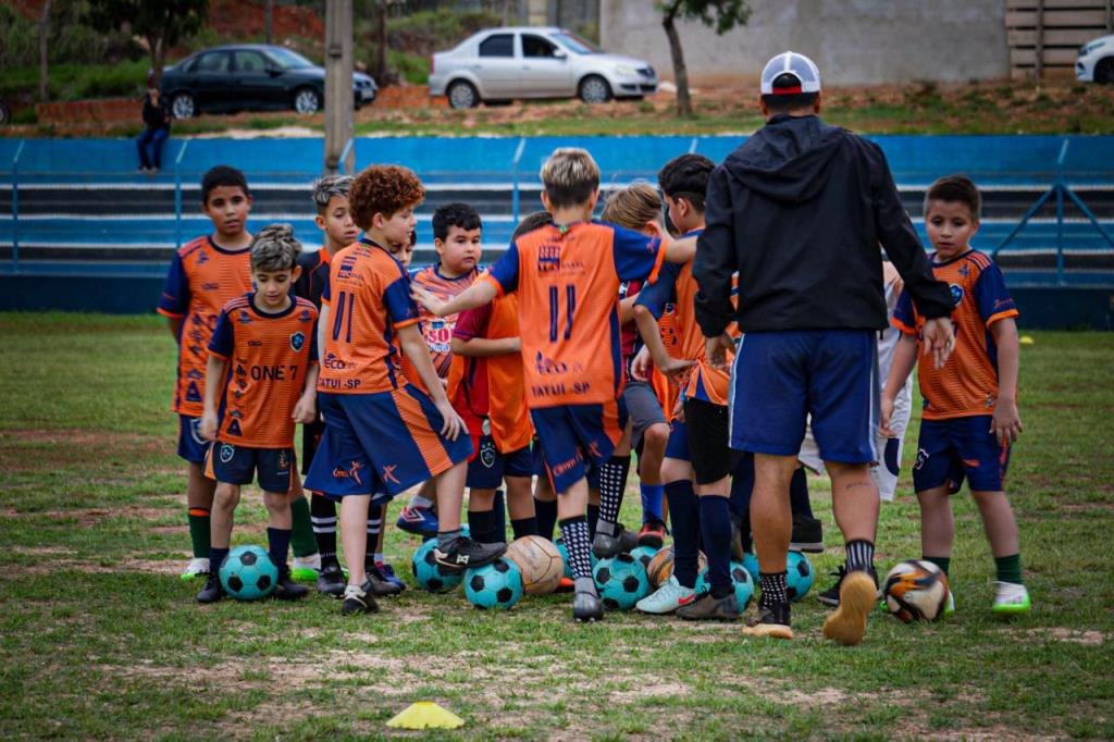 MAIS DE 8 MIL ATENDIMENTOS MARCAM O MÊS DE JANEIRO DAS ESCOLINHAS DE ESPORTE EM TATUÍ