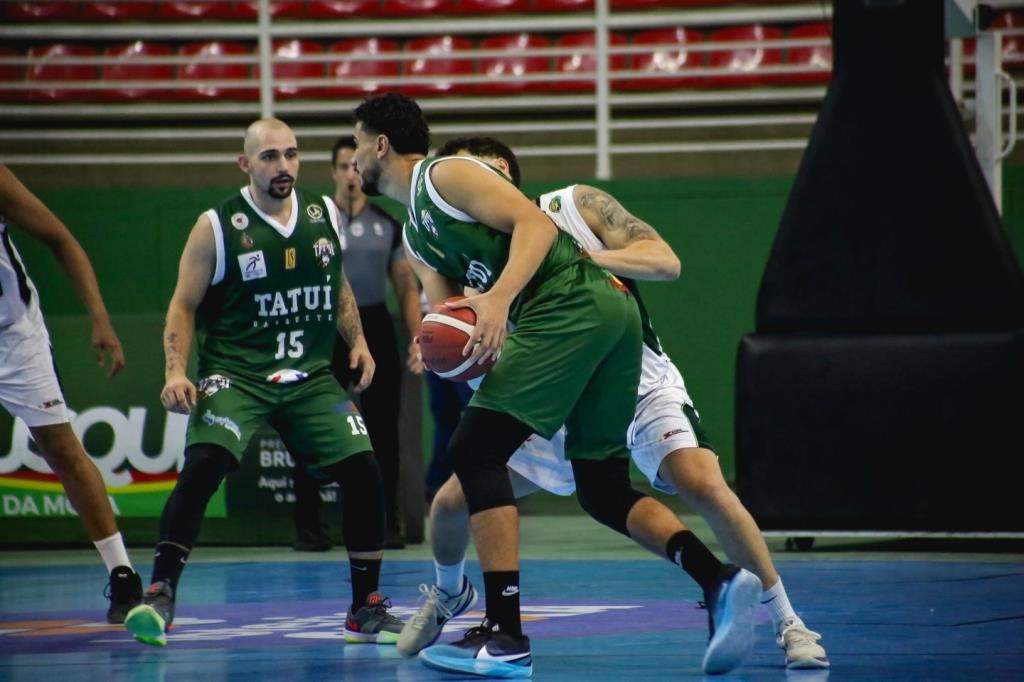 EM JOGO DE ALTA PONTUAÇÃO, BASQUETE TATUÍ TRAVA DUELO INTENSO EM SANTA CATARINA E SEGUE NO G-3 DA LIGA OURO 2026