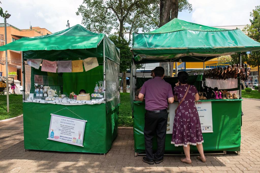 TRADIÇÃO, ARTE E CRIATIVIDADE OCUPAM A PRAÇA DA MATRIZ COM A FEIRA DE ARTESANATO “TATUÍ, CAPITAL DA MÚSICA”