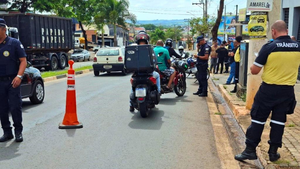 FISCALIZAÇÕES DE TRÂNSITO REFORÇAM SEGURANÇA VIÁRIA E COMBATEM IRREGULARIDADES EM DIFERENTES REGIÕES DA CIDADE