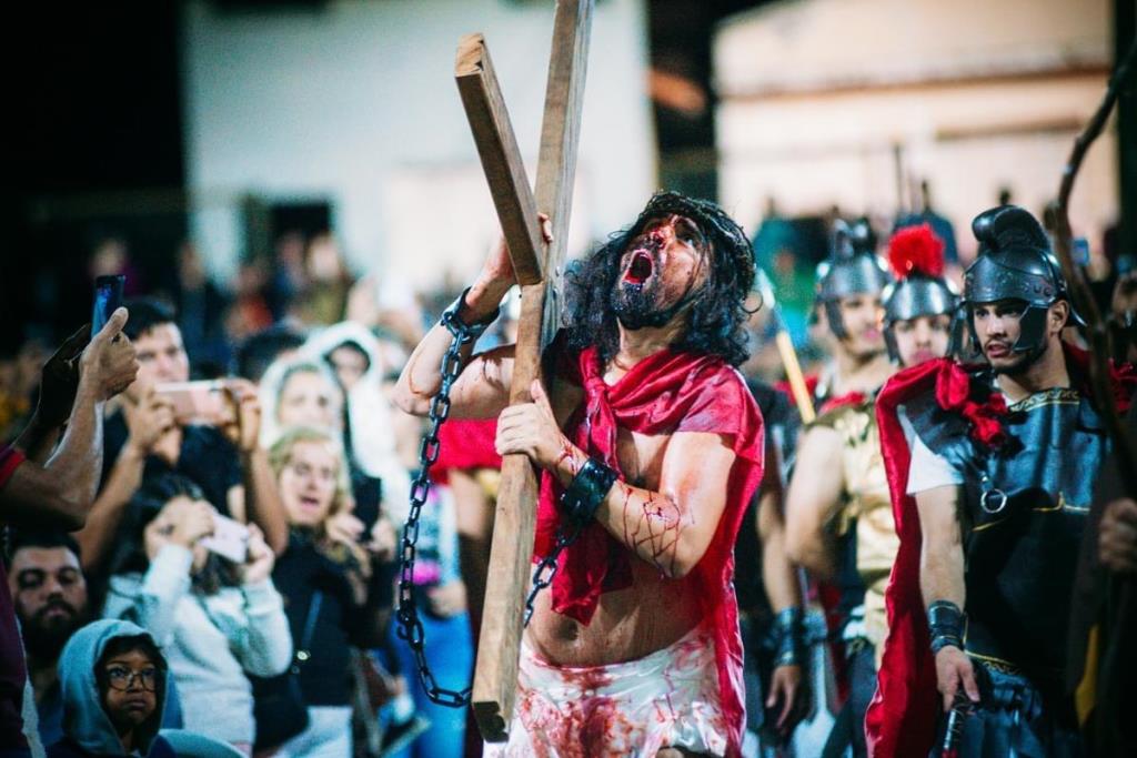 ENCENAÇÃO DA “PAIXÃO DE CRISTO” VOLTA À CONCHA ACÚSTICA E MARCA A SEXTA-FEIRA SANTA NA ESTÂNCIA TURÍSTICA DE TATUÍ