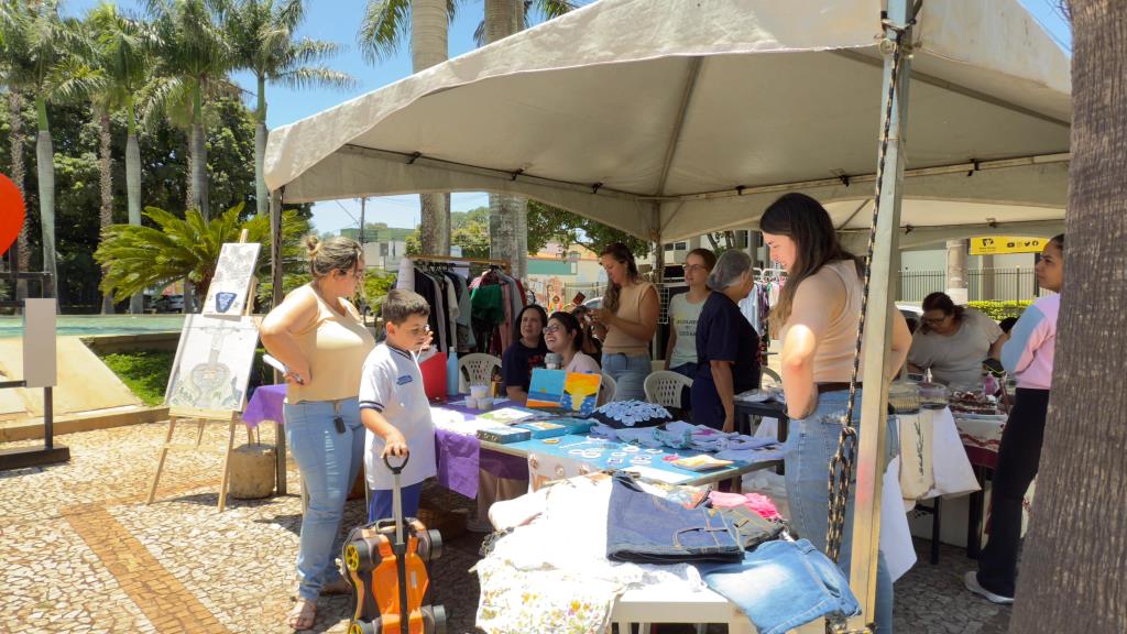 AÇÃO DOS CAPS II, AD e IJ ESTIMULA AUTONOMIA E EXPÕE PRODUÇÕES ARTESANAIS NESTA TERÇA-FEIRA (25/11), NA PRAÇA PAULO SETÚBAL