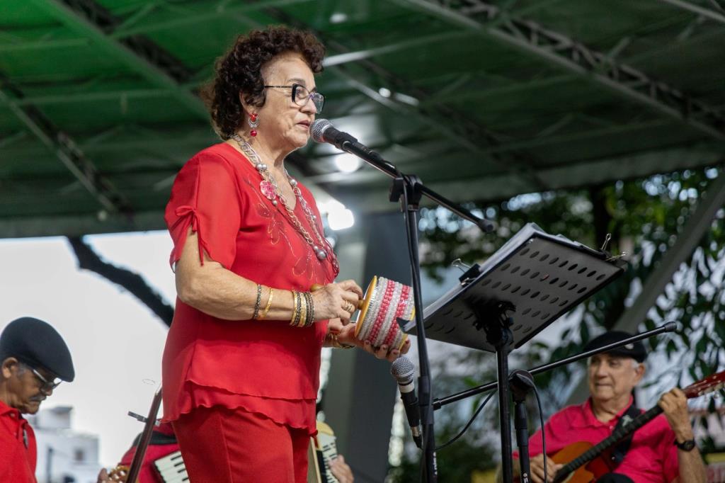 MAIO NO “MÚSICA NA PRAÇA” COMEÇA EM TOM DE SERESTA