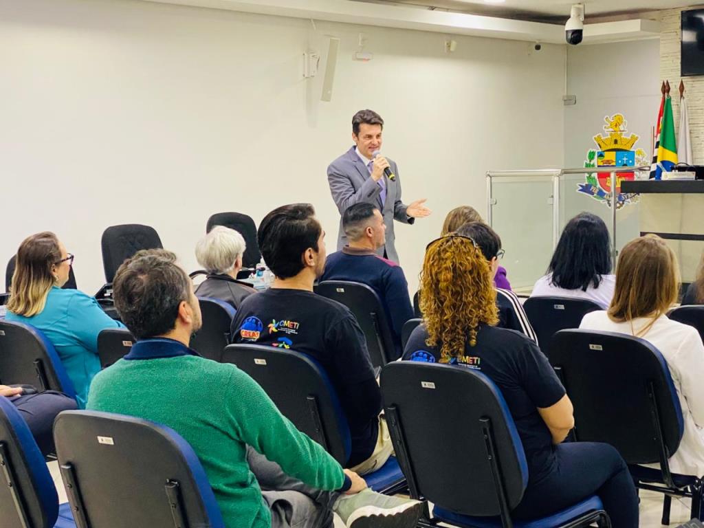 PALESTRA REÚNE REDE DE PROTEÇÃO E FORTALECE AÇÕES DE COMBATE AO TRABALHO INFANTIL EM TATUÍ