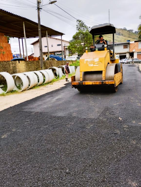 Prefeitura de Teresópolis avança com o asfaltamento de ruas no interior