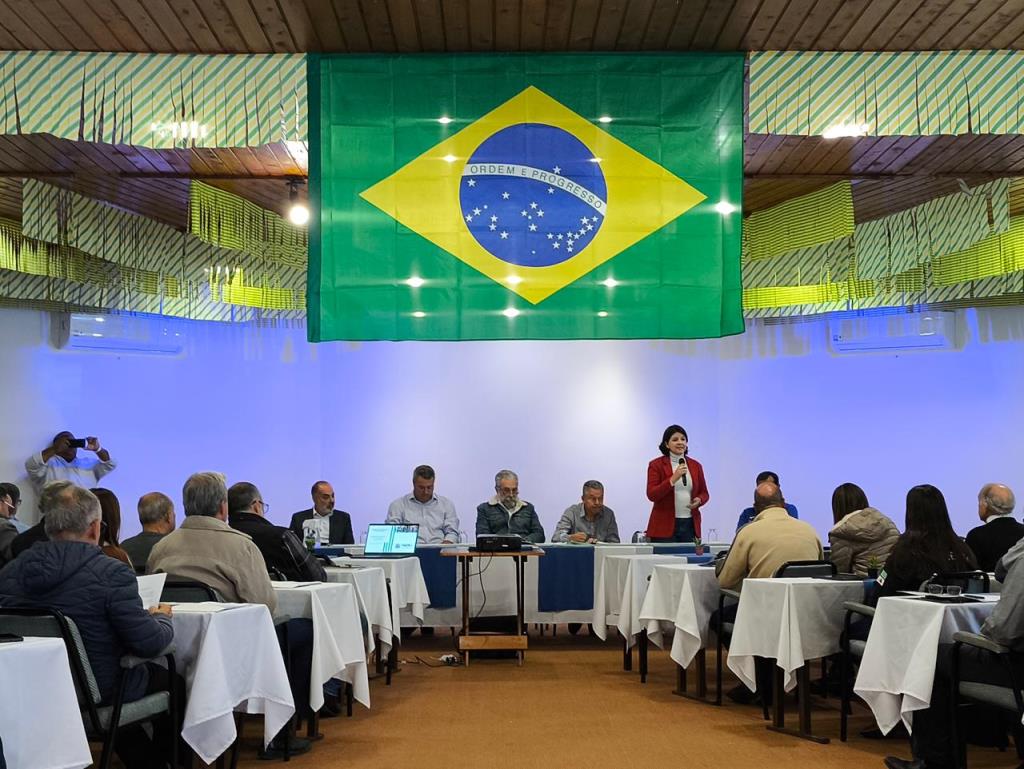 Teresópolis destaca potencial do turismo rural em assembleia da FAERJ realizada no município