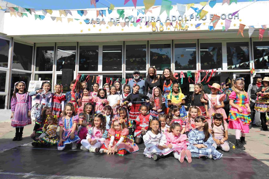 Alunos e professores garantem a diversão no ‘Arraiá Cadicultura’, em Teresópolis