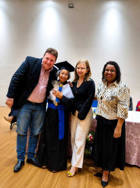 Formatura do NEJA emociona e mostra que nunca é tarde para aprender
