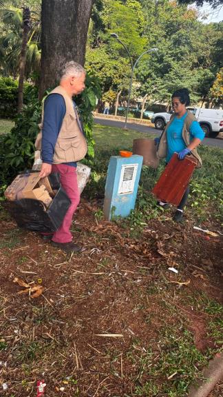 Centro de Fauna Sinantrópica realiza ação de conscientização sobre pombos no Parque Infantil