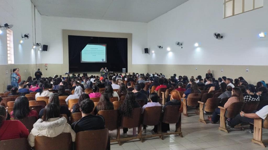 Prefeitura promove ação educativa sobre segurança no trânsito para estudantes do EEBA