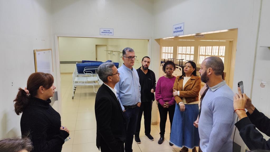 Prefeito Lapena visita Hospital de Retaguarda e planeja ampliação da estrutura de atendimento em Araraquara