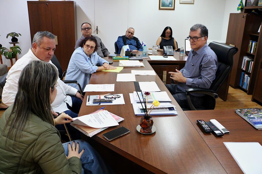 Prefeito Dr. Lapena recebe representantes do Caibar para discutir apoio à saúde mental em Araraquara