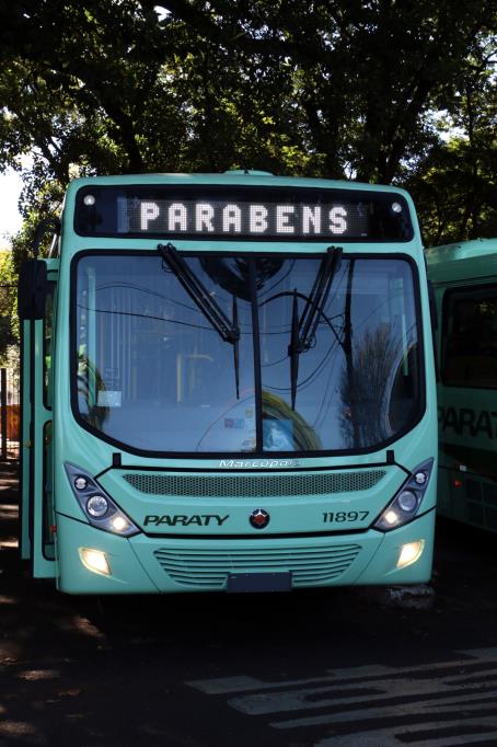 Prefeitura recebe cinco novos ônibus para renovação de parte da frota do sistema de transporte público coletivo