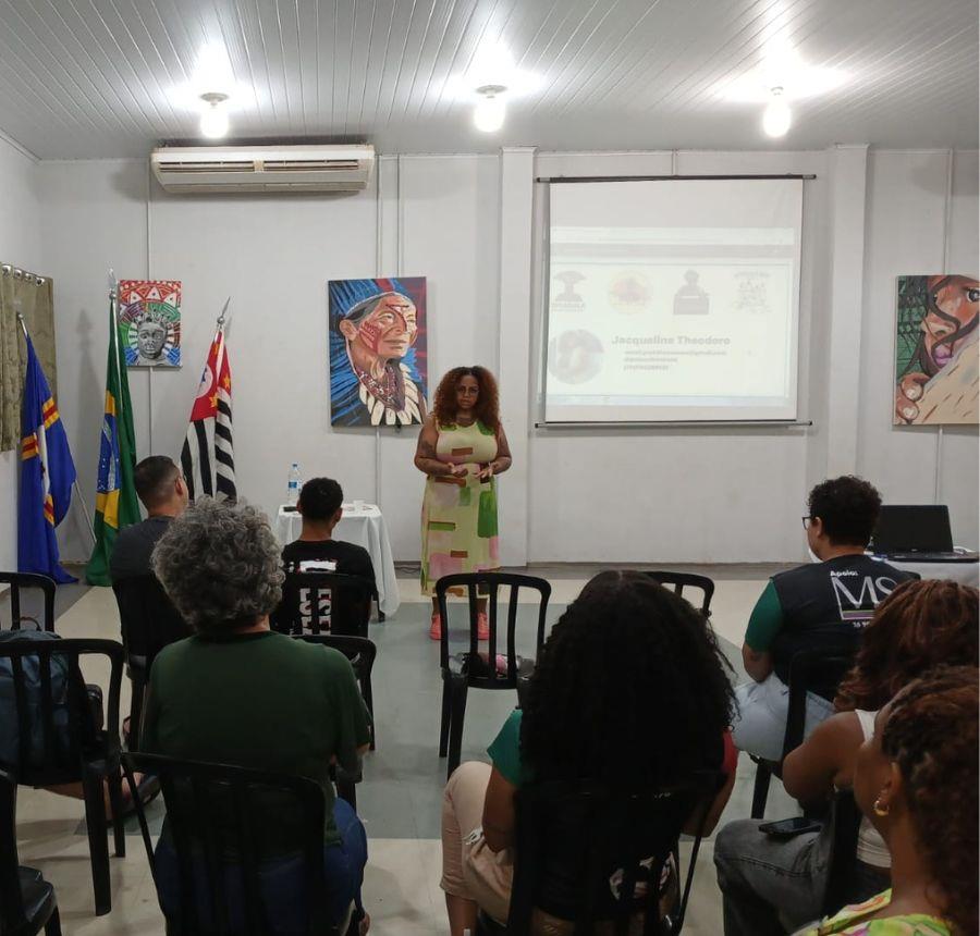 Novembro Negro em Ibitinga promove reflexão sobre letramento racial no CRAS