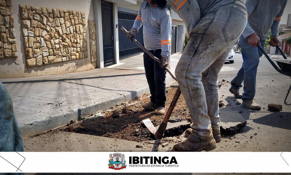 Ibitinga: prefeitura realiza reparo asfáltico em rua do Jd. Maria Helena