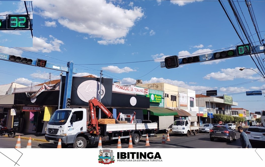 Prefeitura realiza manutenção em semáforos da área central da cidade