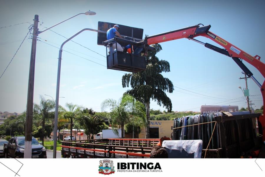 Placas de sinalização turística começam a ser instaladas em Ibitinga