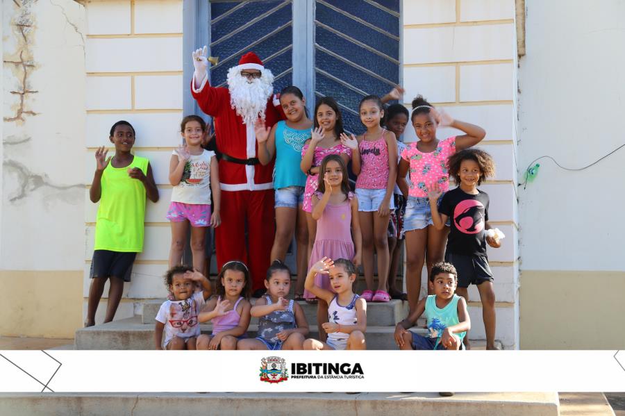 Prefeitura de Ibitinga leva alegria e presentes às crianças de Cambaratiba