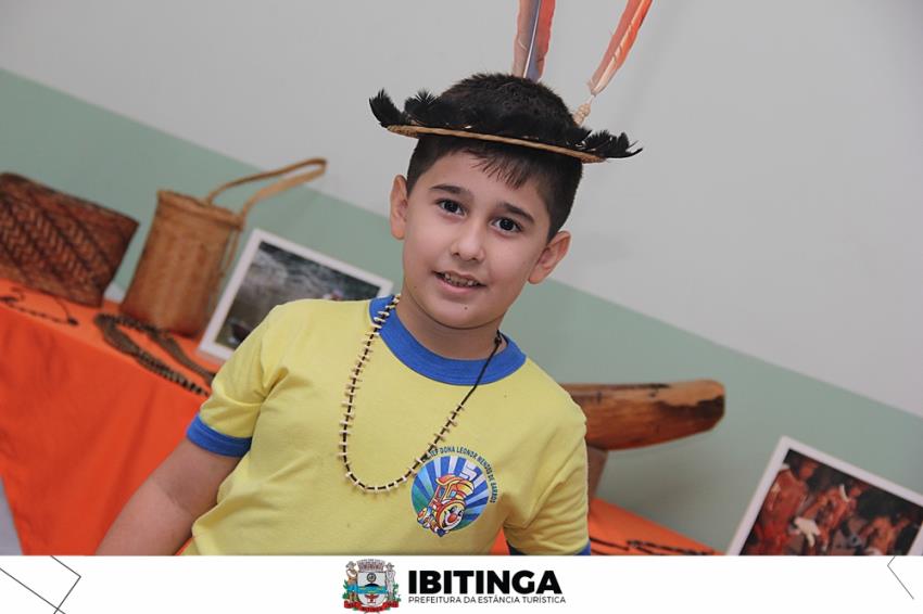 Exposição sobre indígenas brasileiros encanta alunos da Escola Leonor