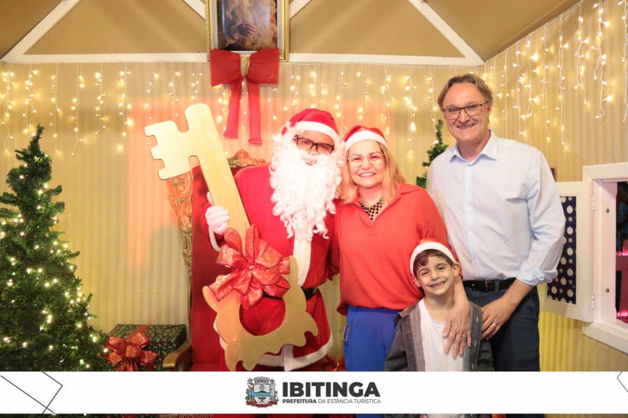 Natal de Encantos: Inauguração da casinha do Papai Noel encantou o público  - Prefeitura de Ibitinga