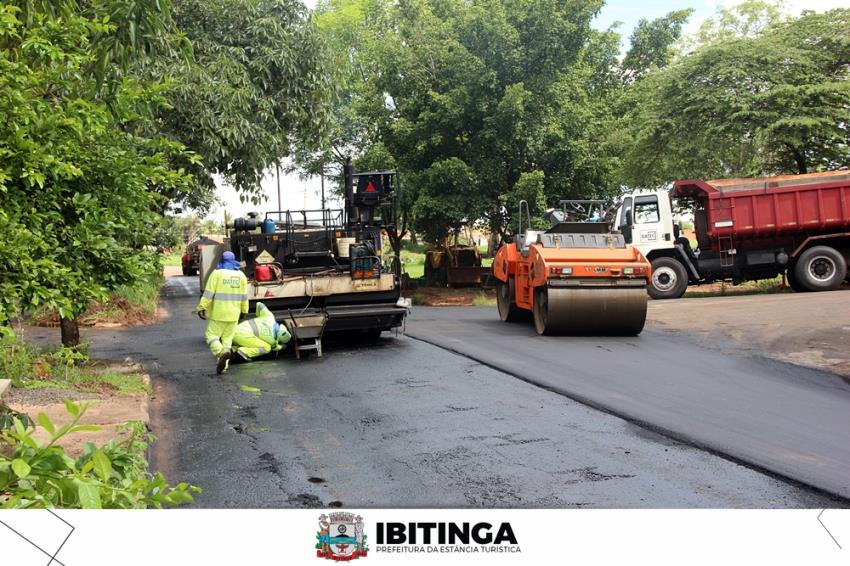 Recapeamento asfáltico chega a mais uma avenida do Jd. Natália