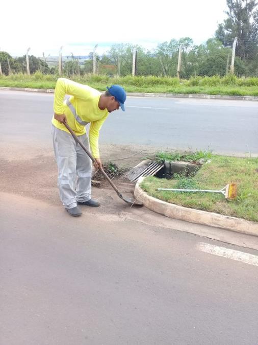 Prefeitura limpa cerca de 60 bueiros no primeiro mês do ano