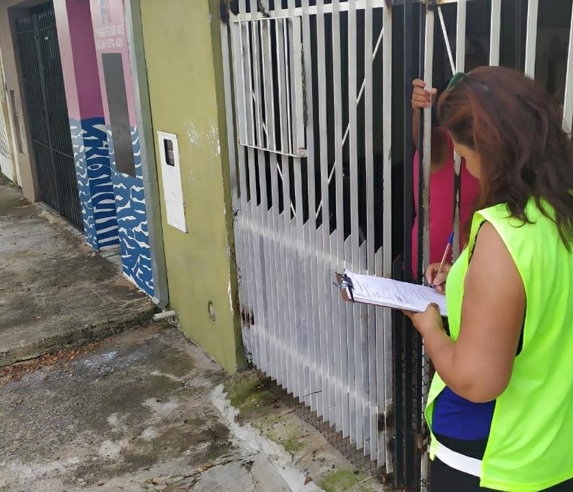Agentes visitam famílias para regularizar documentação do Minha Casa Minha Vida
