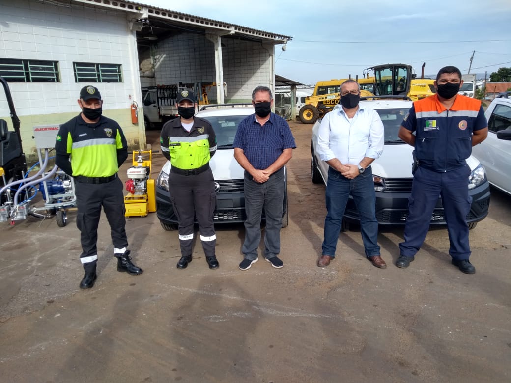 Demutran recebe três novos veículos e equipamentos para manutenção de vias públicas