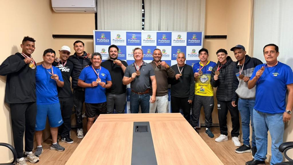 Elias Fausto encerra participação nos 68º Jogos Regionais com pódio no futsal e ouro duplo no atletismo