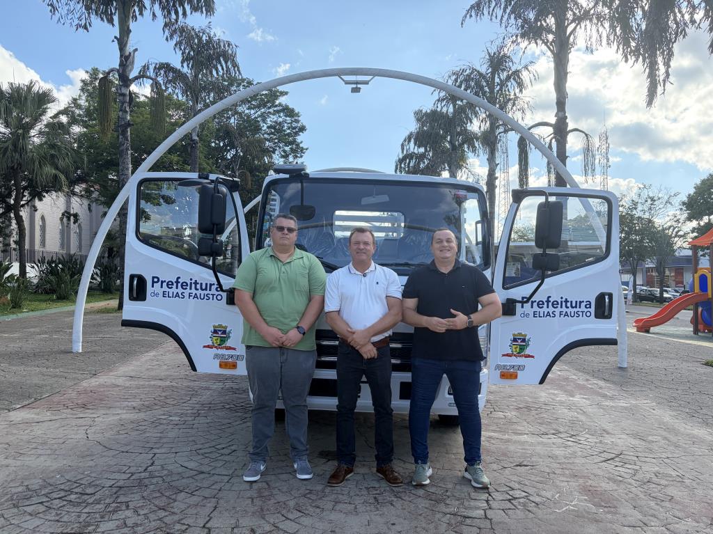 Prefeitura de Elias Fausto conquista novo caminhão para reforçar a frota municipal