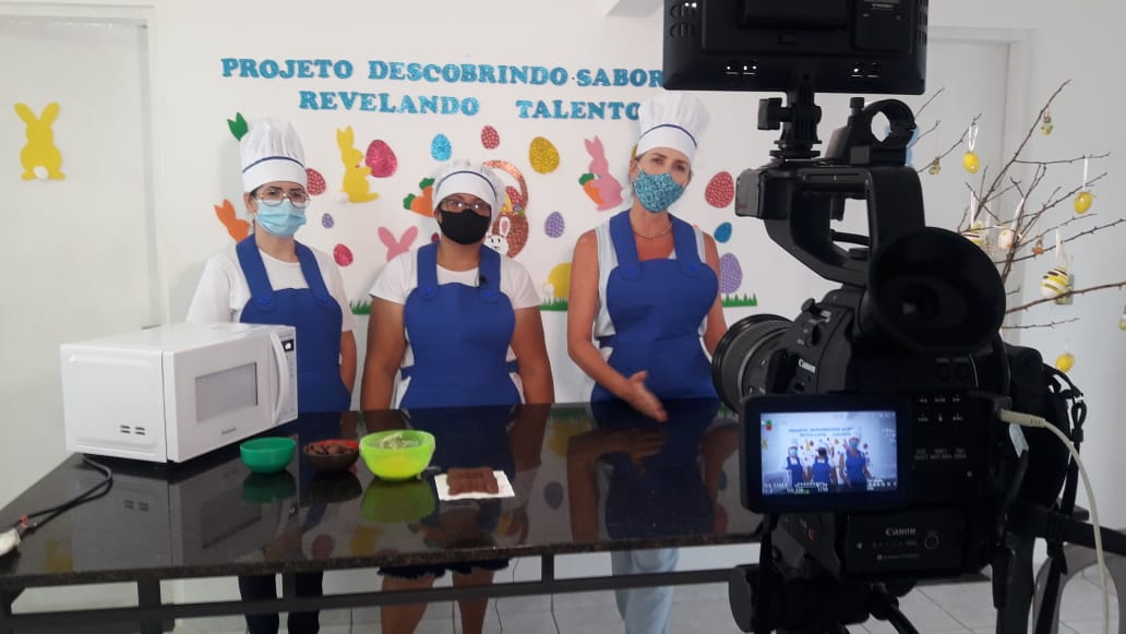 Primeira dama participa ao vivo de aula de Ovo de Páscoa
