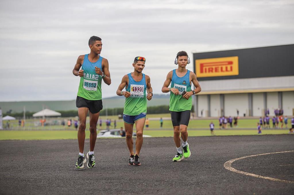 Atletas de Elias Fausto conquistam destaque em grandes competições de atletismo no fim de semana